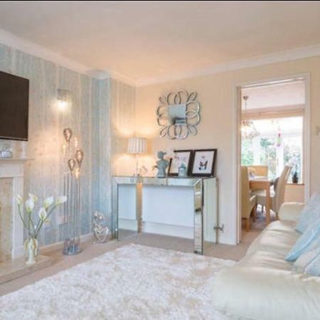 Comfy Private Room In Shared House CBG Buitenkant foto